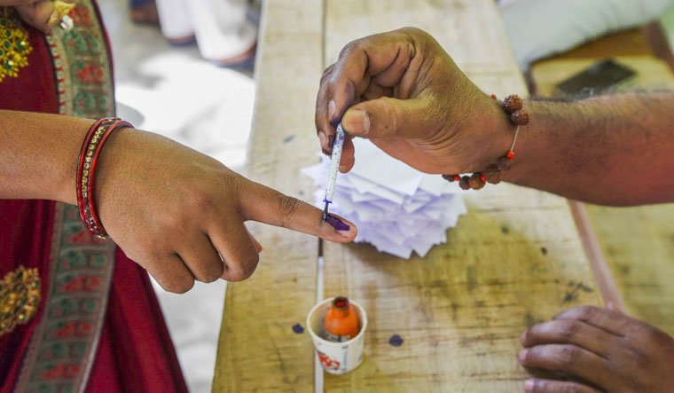 Lok Sabha polls: 2 CRPF personnel injured in Chattisgarh; BJP, TMC workers clash in West Bengal - Vimarsana News
